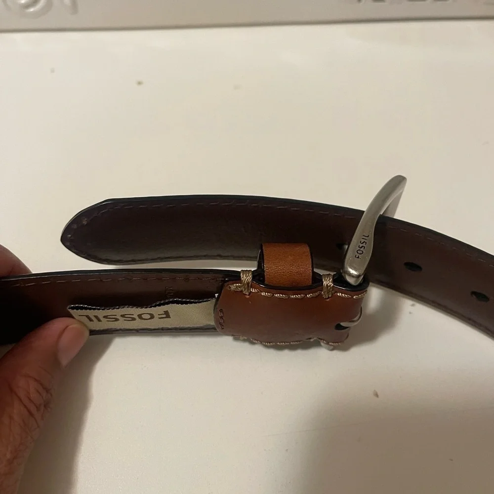 Fossil large-size leather belt in great new condition